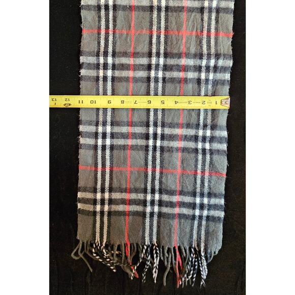 BURBERRYs of London 100% Lambswool Gray Scarf Shawl Nova Check Vintage - Picture 6 of 7